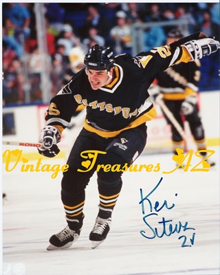 Kevin Stevens autographed hockey card (Pittsburgh Penguins